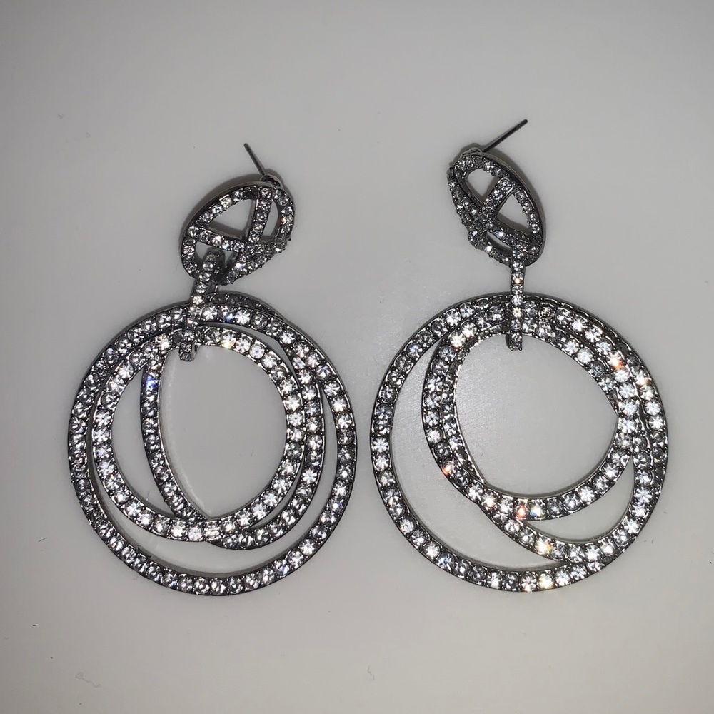 Beautiful earrings! - Picture 2 of 2